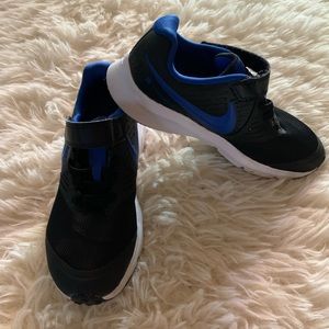 Toddler Boys Black Nike Slip-on Sneaker